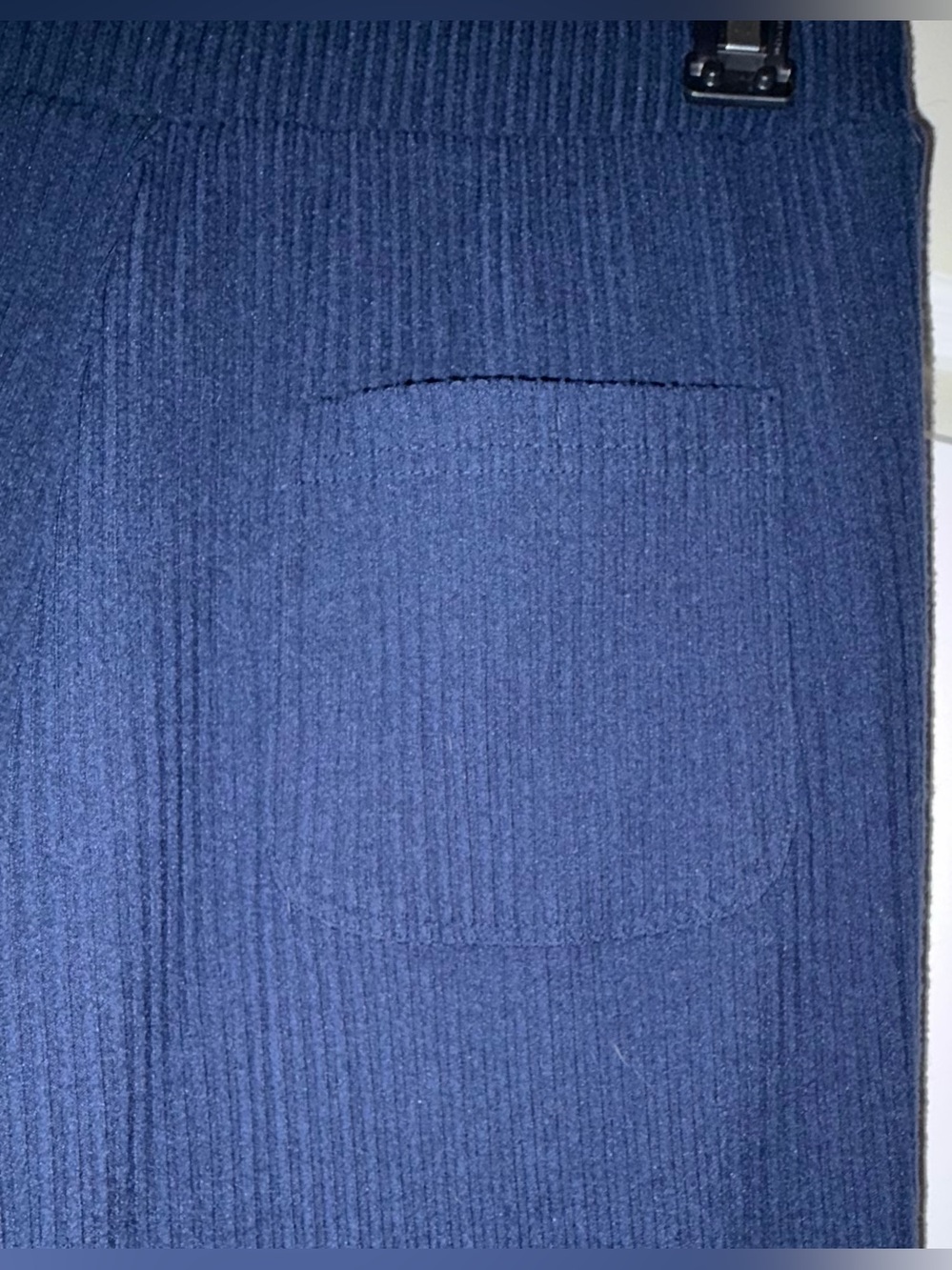 ALO MUSE RIBBED CROPPED HOODIE & MUSE RIBBED JOGGERS - Picture 8 of 12